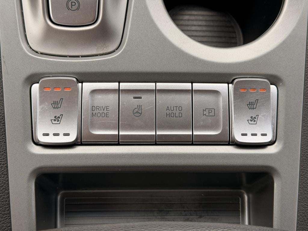 Hyundai Kona ev premium 64 kwh 3 fase | luxe uitvoering | navigatie | hud |