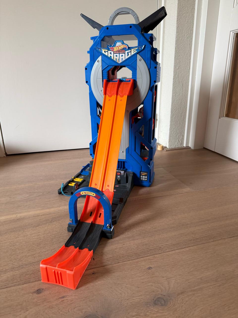 Hotwheels garage toren met lift/carrousel