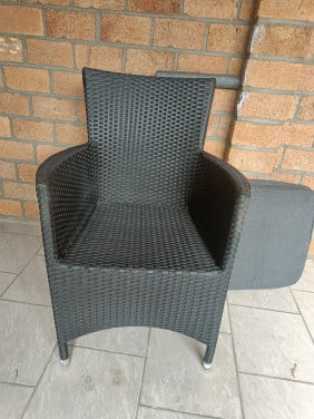 Donkergrijze tuinstoel