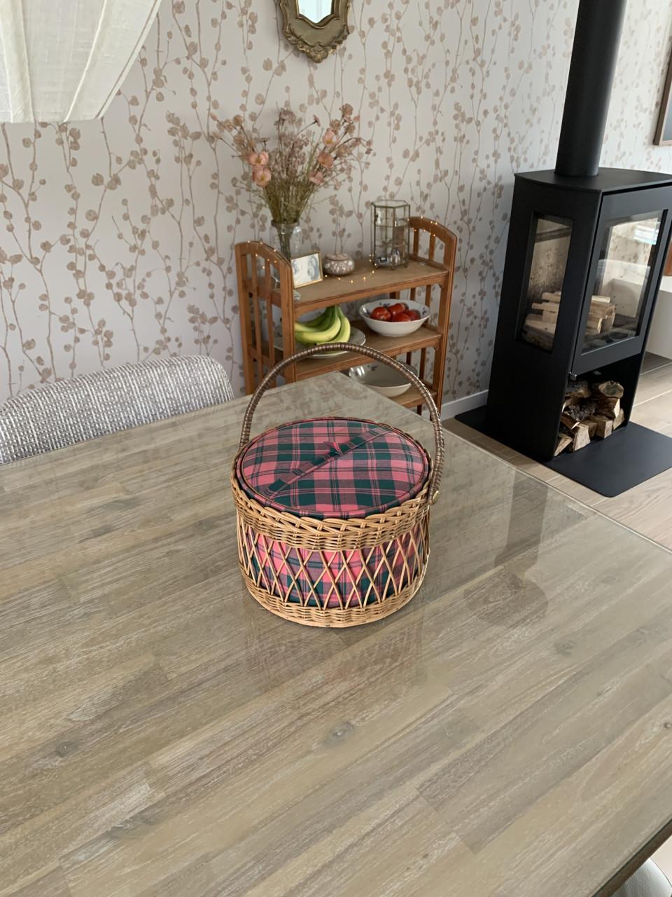 ✨Onwijs Leuke Vintage Naaimand in Zeer Goede Staat✨