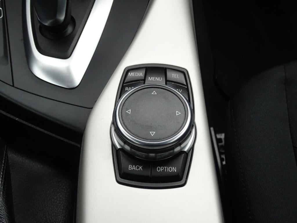 BMW 1 Serie 118i corporate lease essential automaat | led | navi