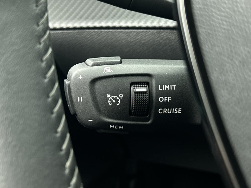 Peugeot 208 100 pk allure pack | rijklaar | camera achter | keyless | 3d co