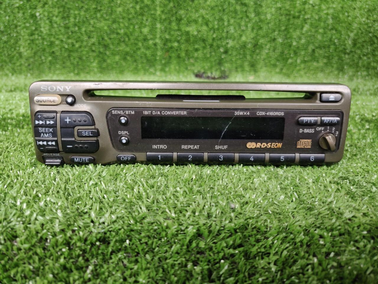 SONY autoradio met cd speler en afneembaar front.