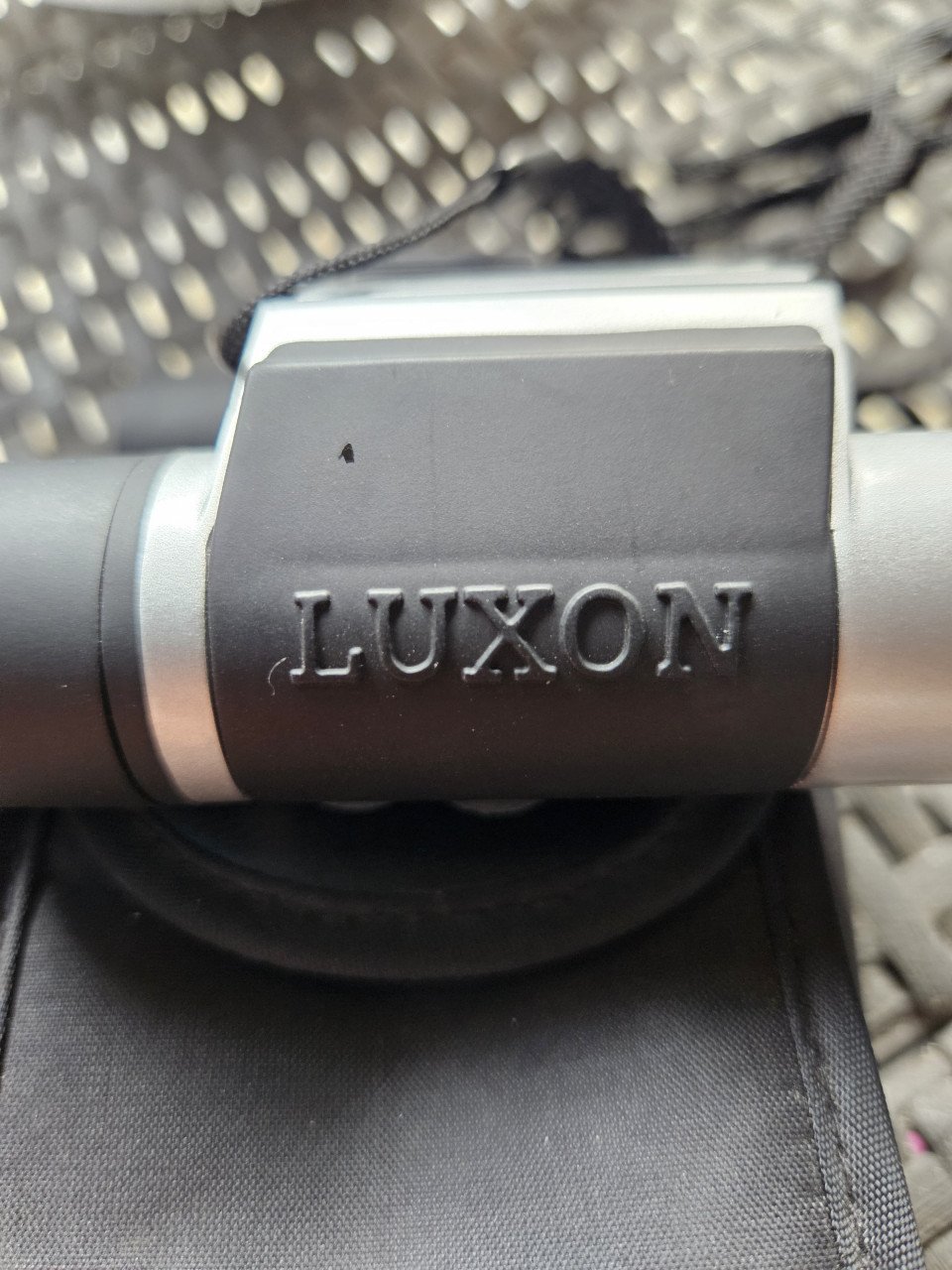 Leuke krachtige rubberen LUXON verrekijker 10 x 25....