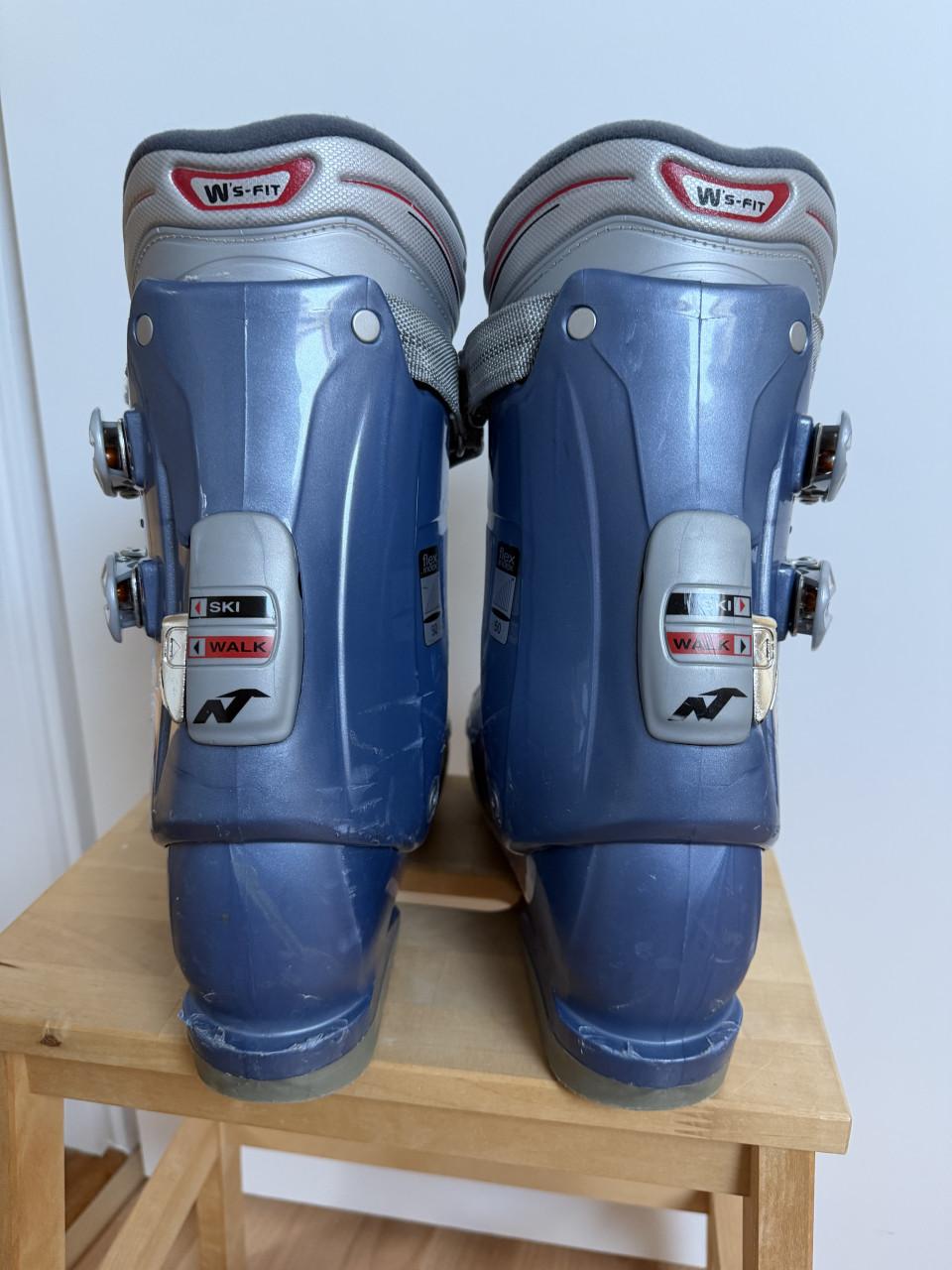 Nordica skischoenen blauw maat 255= maat 39/40