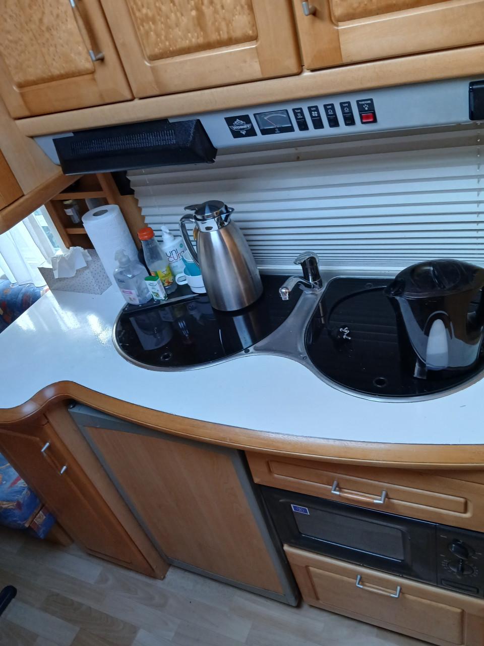 Caravan Hobby 560 UL Exclusive met z.g.a.n. voortent en luifel