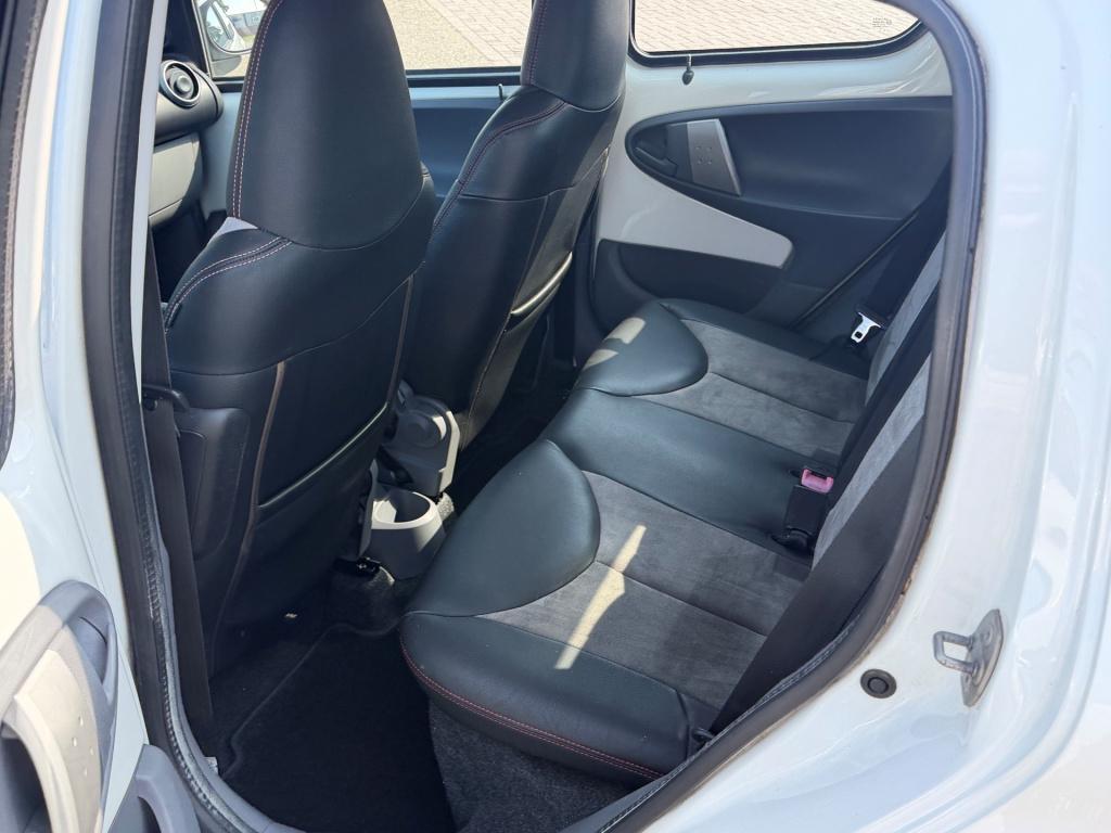 Toyota Aygo 1.0-12v xcite white l airco l incl. 1 jaar apk l nette staat