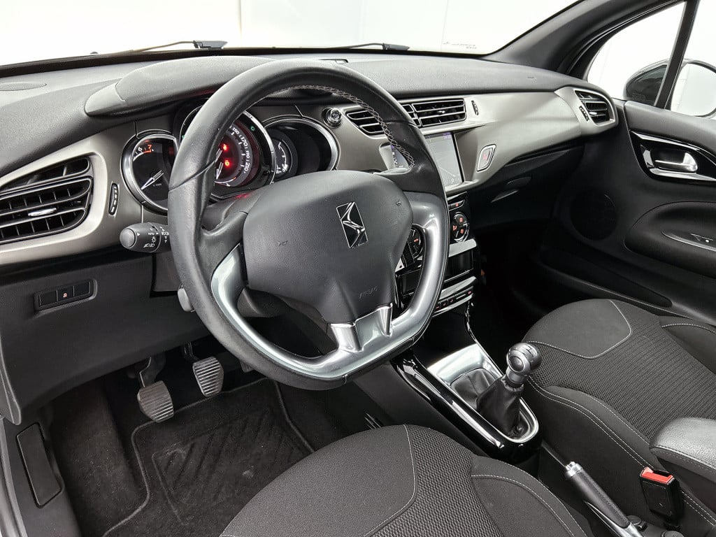 Ds Ds 3 puretech 82pk so chic | achteruitrijcamera | navigatie |