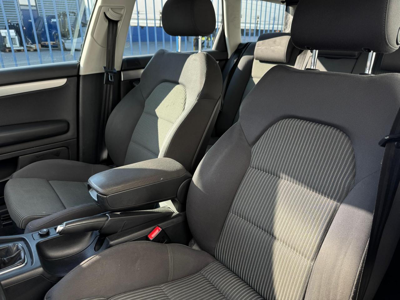 Audi A4 1.8 turbo pro line met een vol jaar APK!