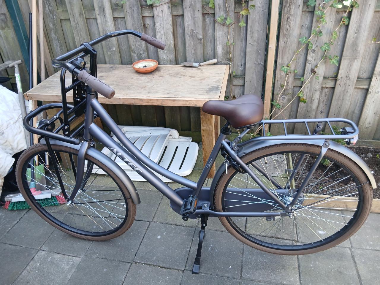 Te koop splinternieuwe dames transportfiets 28 inch