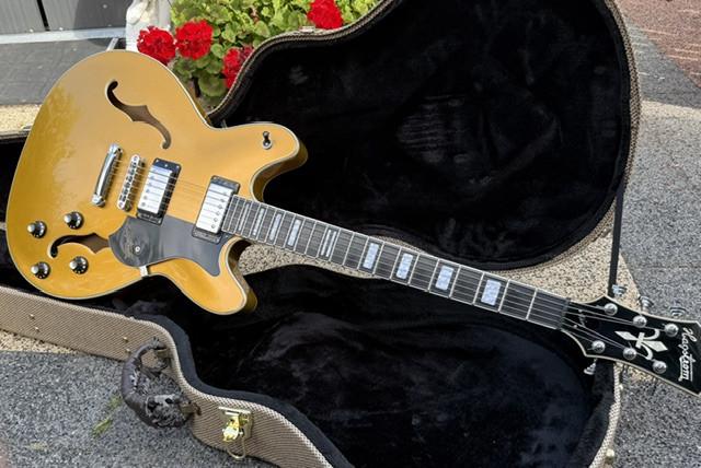 Nee geen Gibson, beter. ..Hagstrom Viking.
