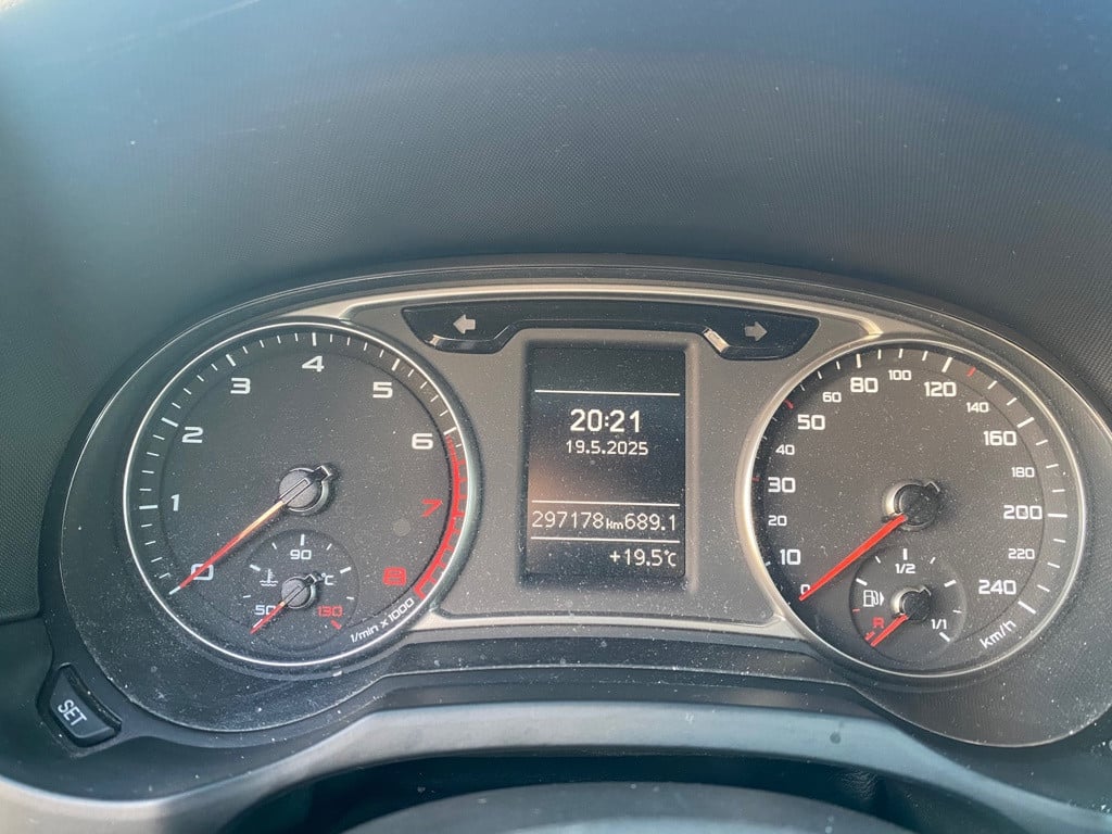 Audi A1 1.2 tfsi attraction pro line business nieuwe motor!