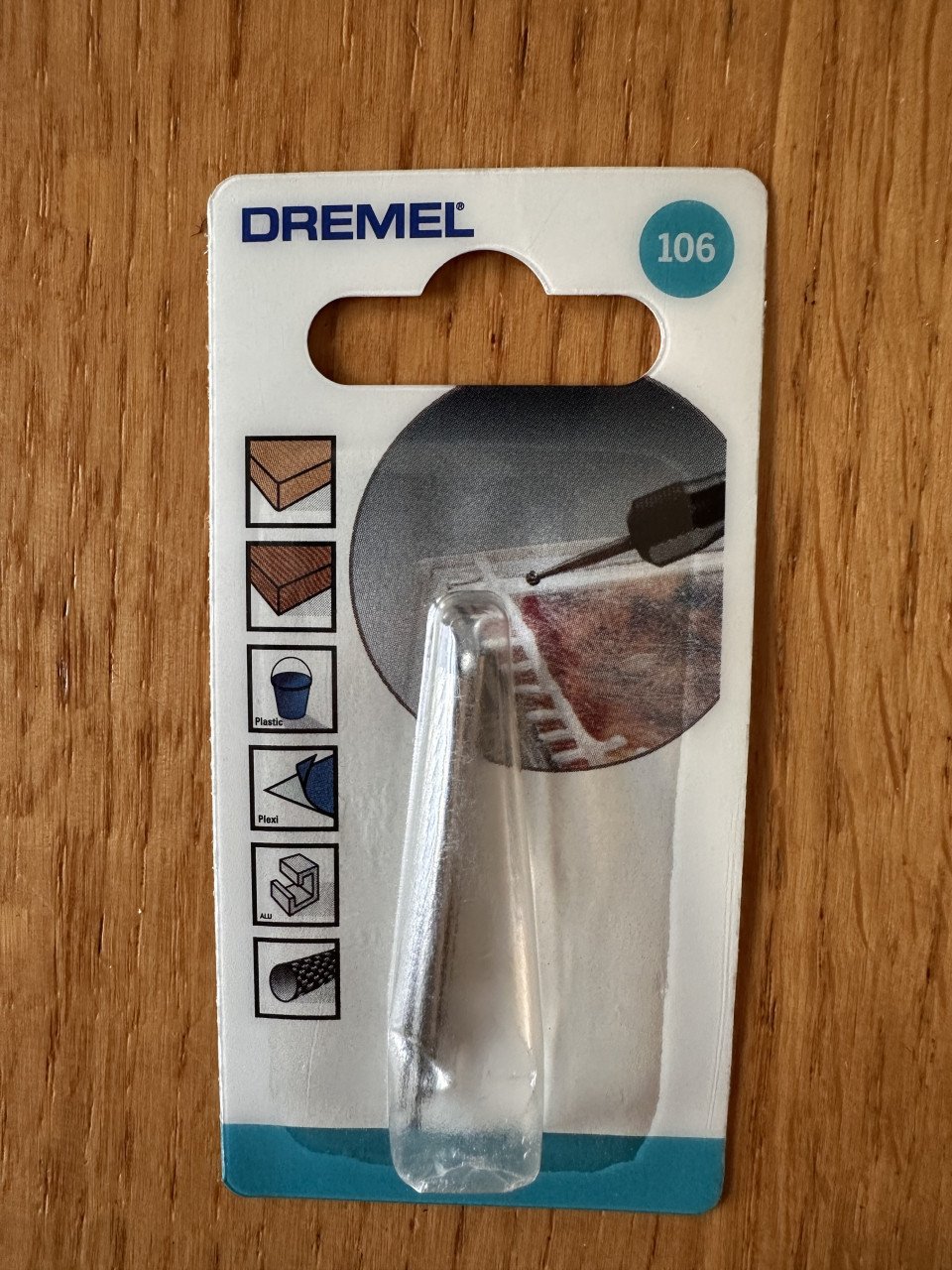 DREMEL MET VEEL HULPSTUKKEN
