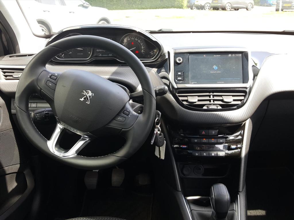 Peugeot 208 blue l. allure 1.5 bluehdi-100pk apple carplay & android auto |