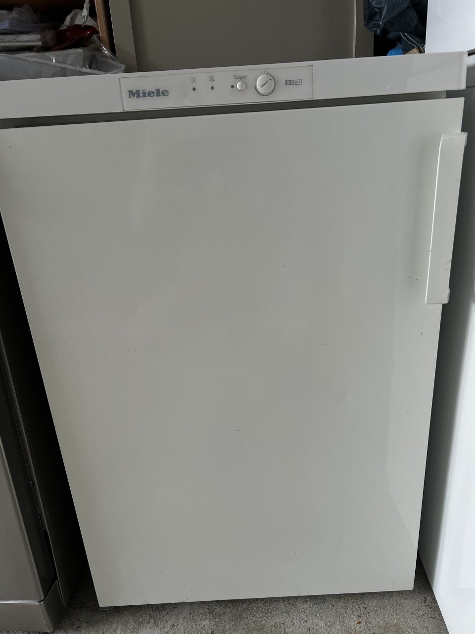 Miele LowFrost 4 laden Vrieskast 85x55 cm. 110 liter