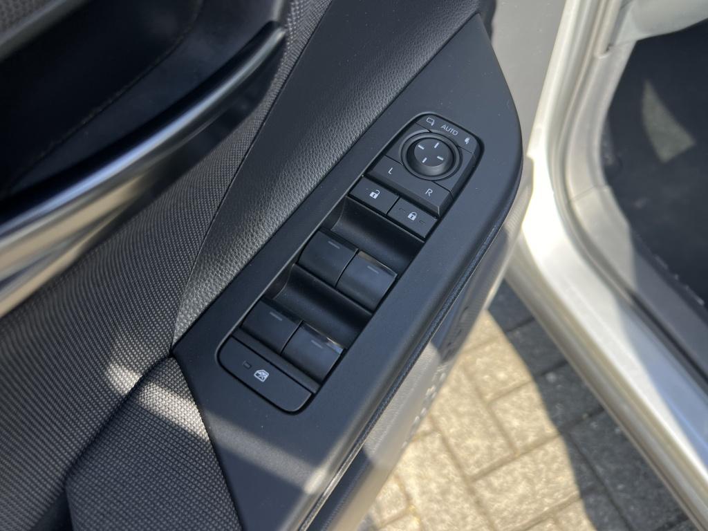 Toyota C-hr 1.8 hybrid 140 dyn