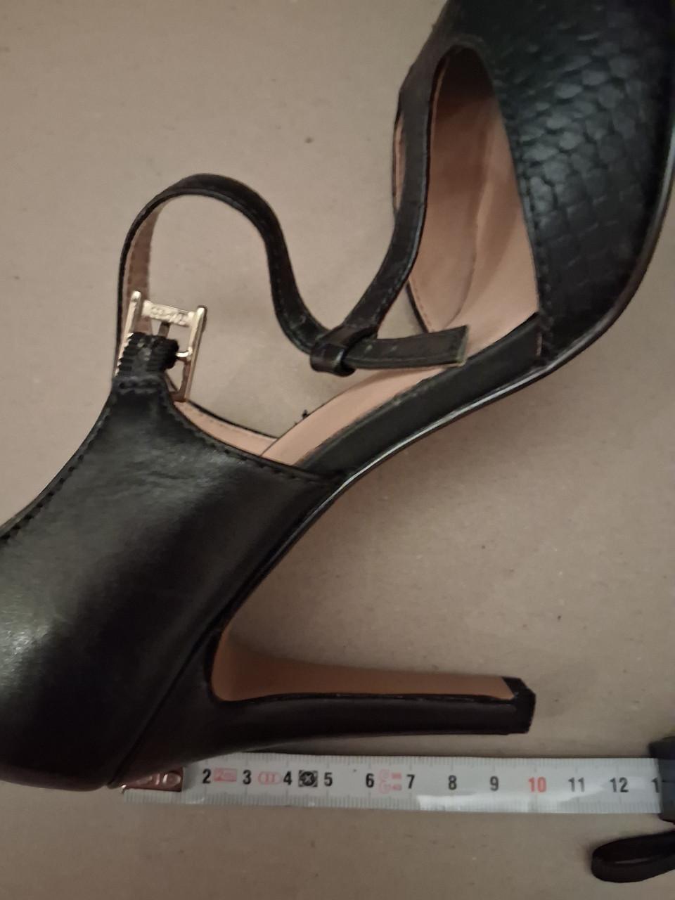 Tommy Hilfiger pumps