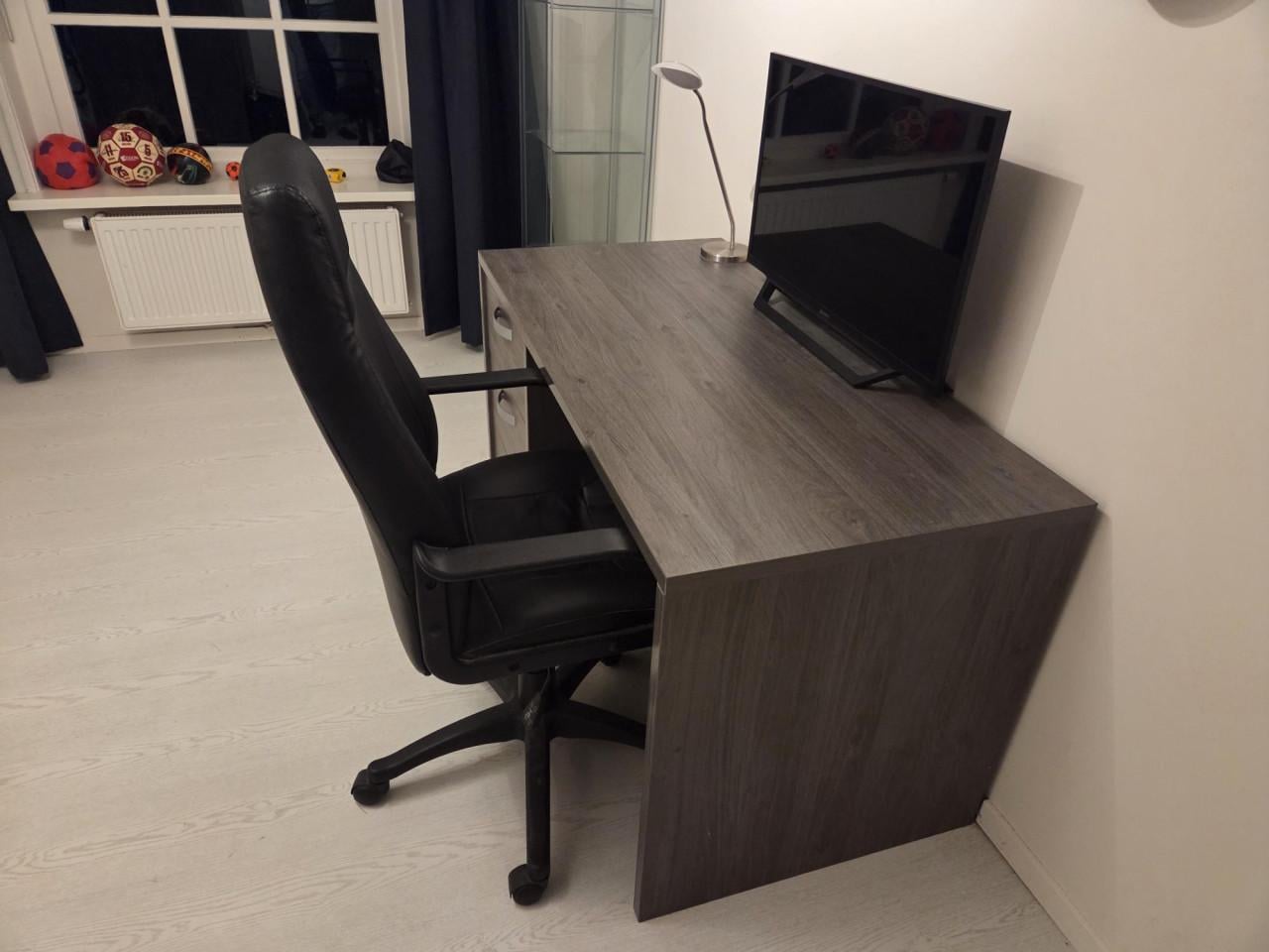 Bureau incl. bureaustoel