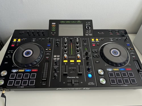 Pioneer XDJ-RX2 incl Headphones