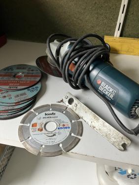 Te koop in goede staat een Black en Decker slijpmachine