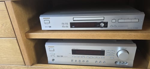 Onkyo TX-SR500E 5.1 kanaals receiver en Onkyo DV-SP402E DVD speler