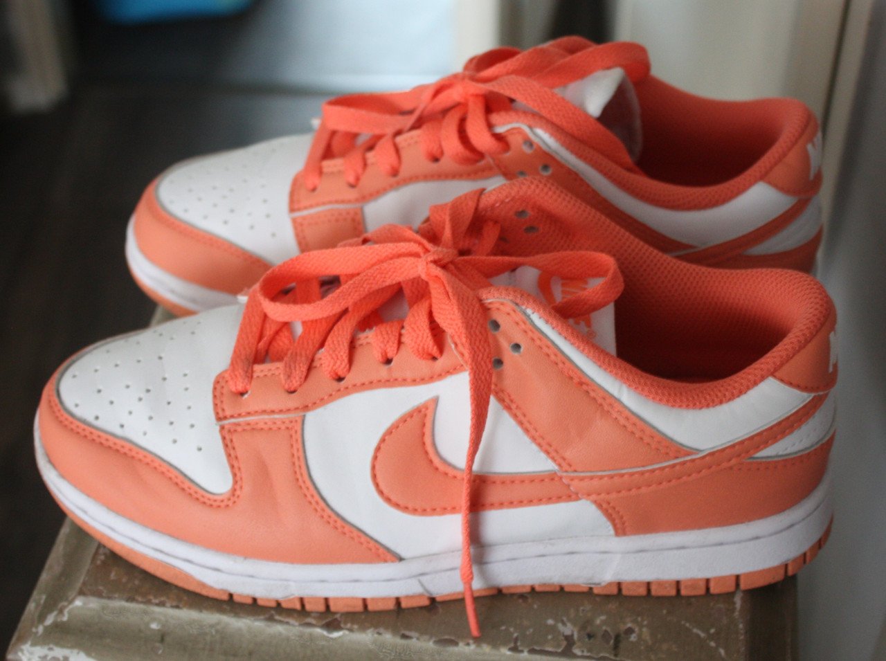 Nike schoen met perzik kleur maat 37,5
