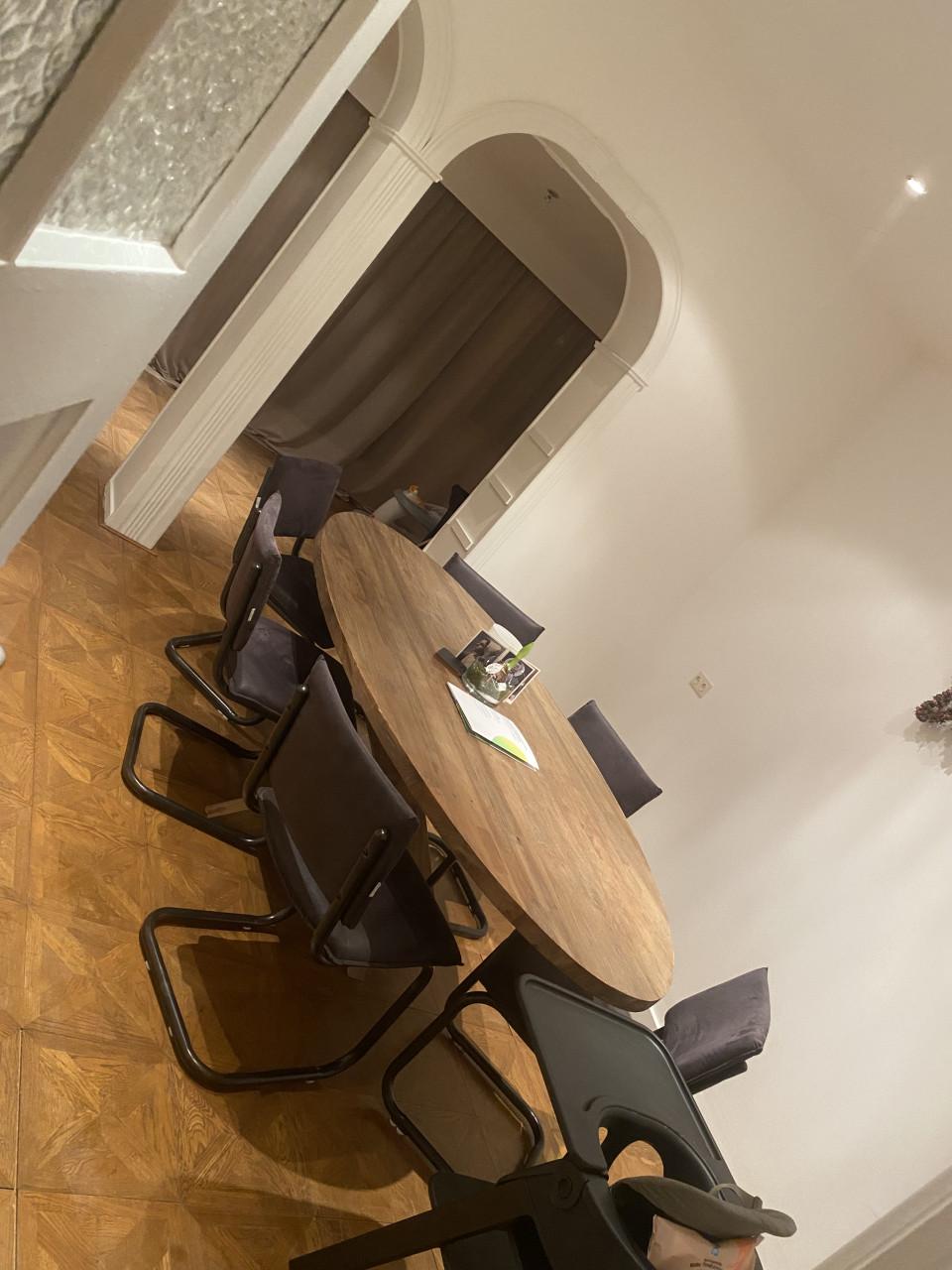Houten eettafel + 6 stoelen
