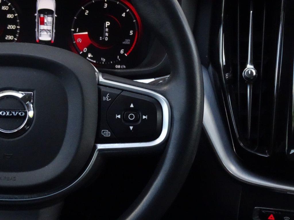 Volvo XC60 2.0 d4 momentum pro adap. led | apple carplay/android auto!