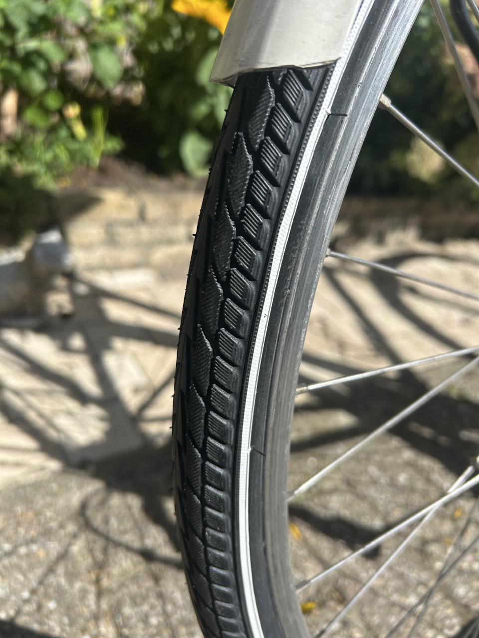 Dames fiets Koga Miyata 28 inch. 21 versn. velgrem verlichting. OK!