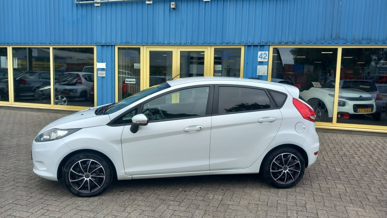 Ford Fiesta 1.25 Champion 5 deurs bj:2012 airco i.z.g.st
