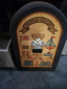 Vintage houten wanddecoratie met het thema 'Teddy Sailor'. Afm. 60x40 cm