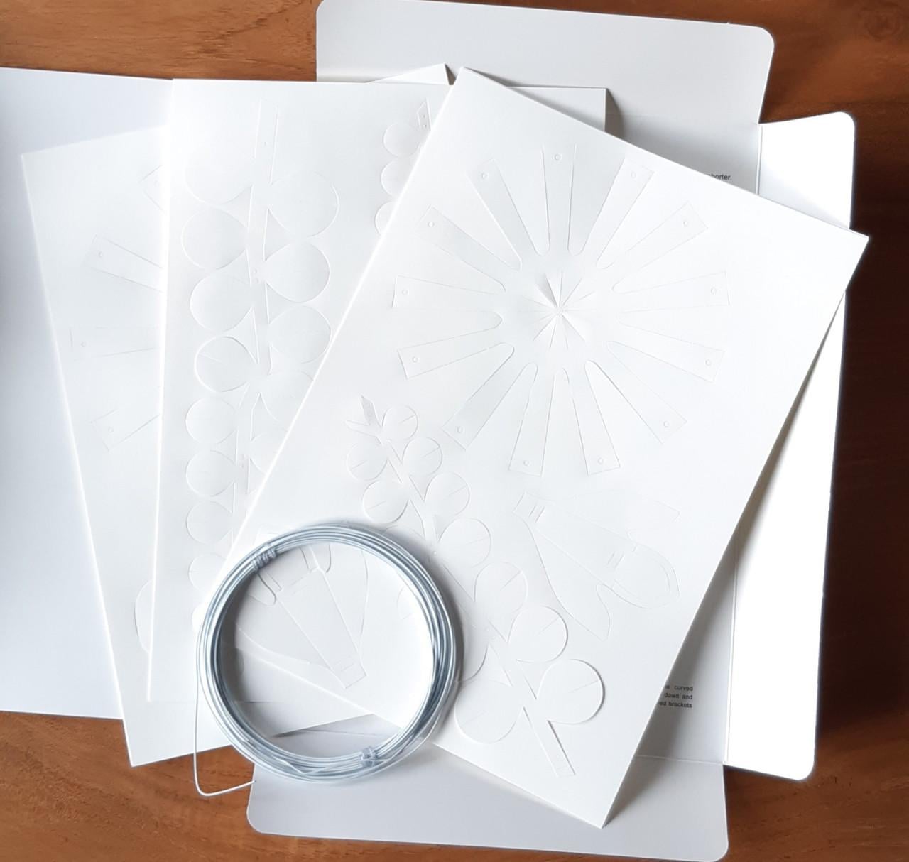 Field Flowers Large White-Jurianne Matter Pakket met 12 witte papieren