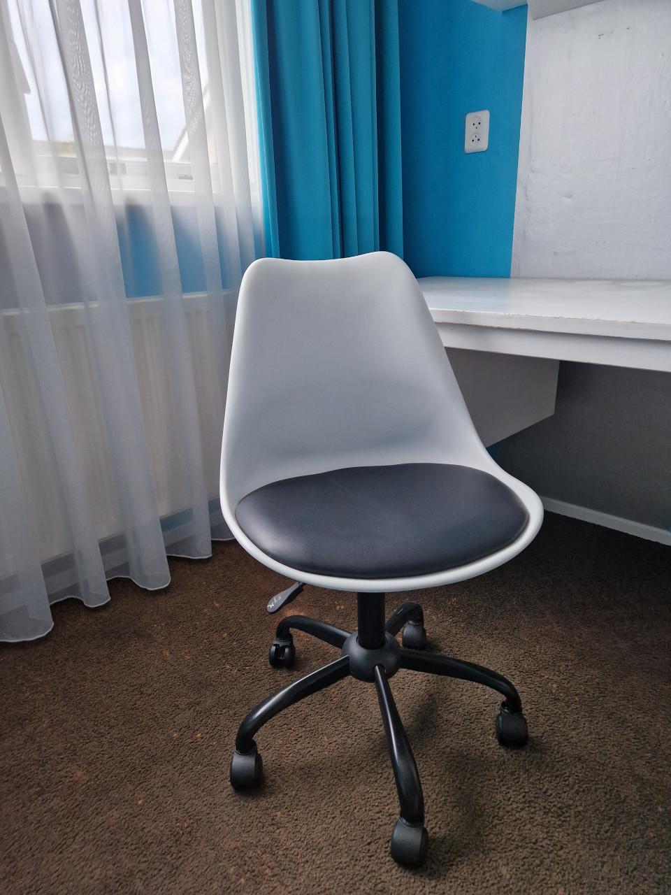 Complete kinderkamer, wit massief hout