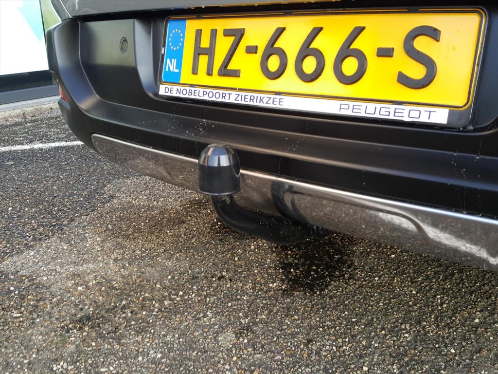 Peugeot 3008 style 1.2pt-130pk trekhaak | navigatie | cruise & climate cont