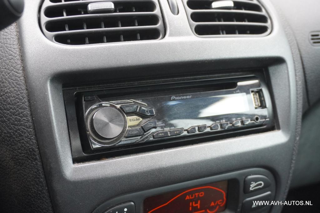 Peugeot 206 1.4-16v gentry premium