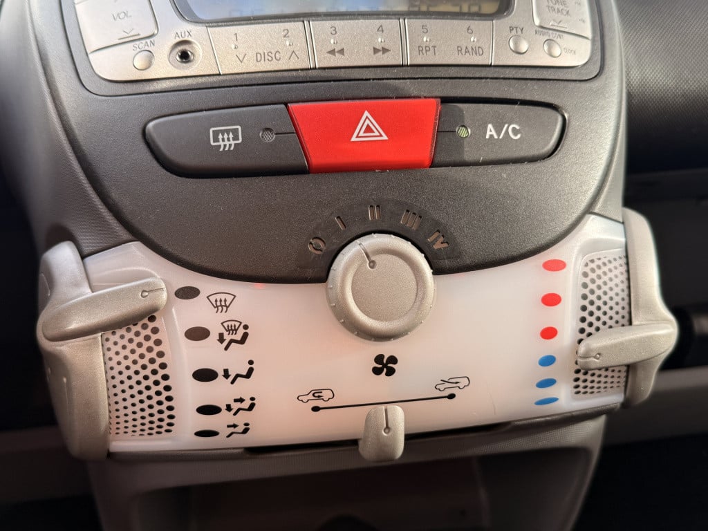 Toyota Aygo 1.0-12v comfort | 5 deurs | automaat | airco | cd - speler | el