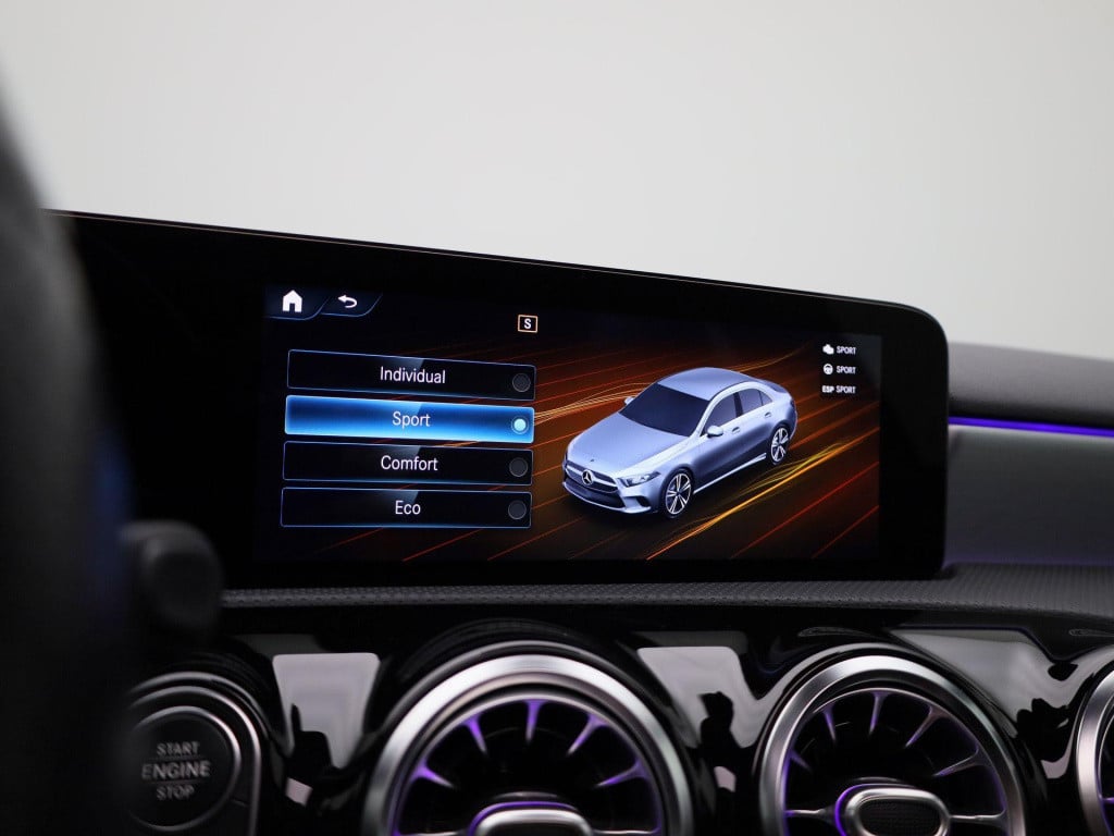 Mercedes-Benz A-Klasse 180 business solution amg | automaat | lmv | panoram