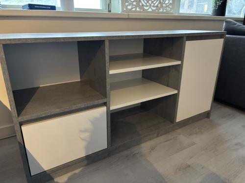 Billund Jysk dressoirkast / boekenkast / vakkenkast