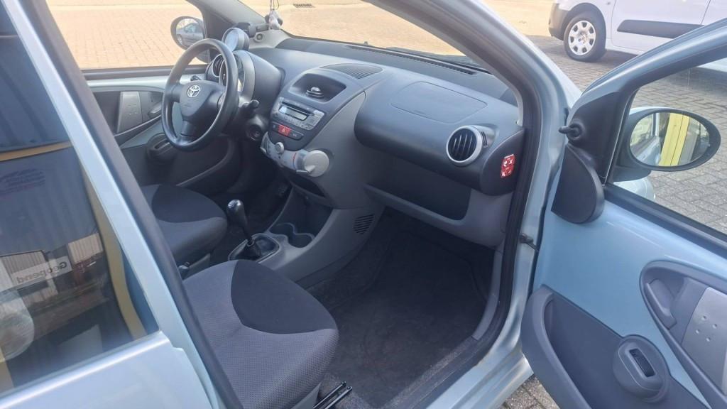 Toyota Aygo 1.0 12v Sport 5 deurs bj:2007 airco lm-velgen