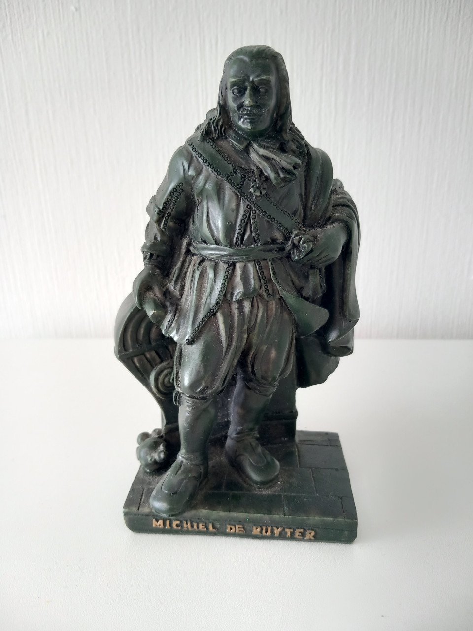 Beeldje Michiel de Ruyter