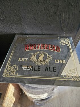 Prachtige jaren 50 whitbread spiegel Pale Ale met ketting....