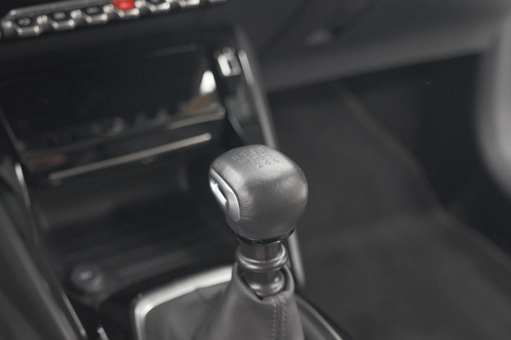 Peugeot 208 puretech 100 allure | adaptieve cruise control | camera | apple