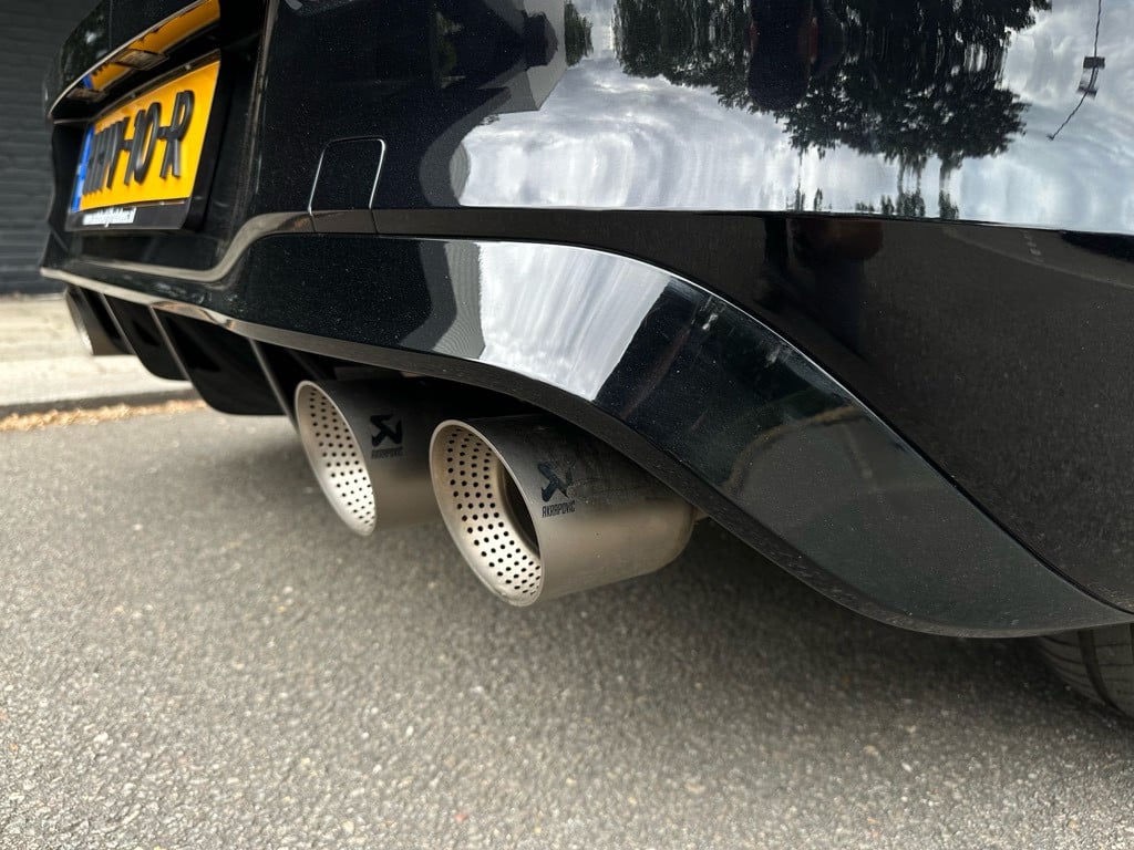 Volkswagen Golf 2.0 tsi r 4motion // panoramadak // akrapovic