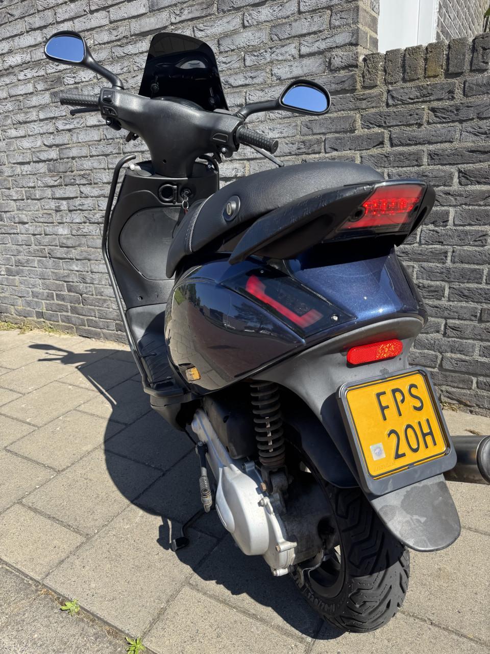 Piaggio Zip 2T (2017) • Midnight Blue SP • Full Option • Sito Plus