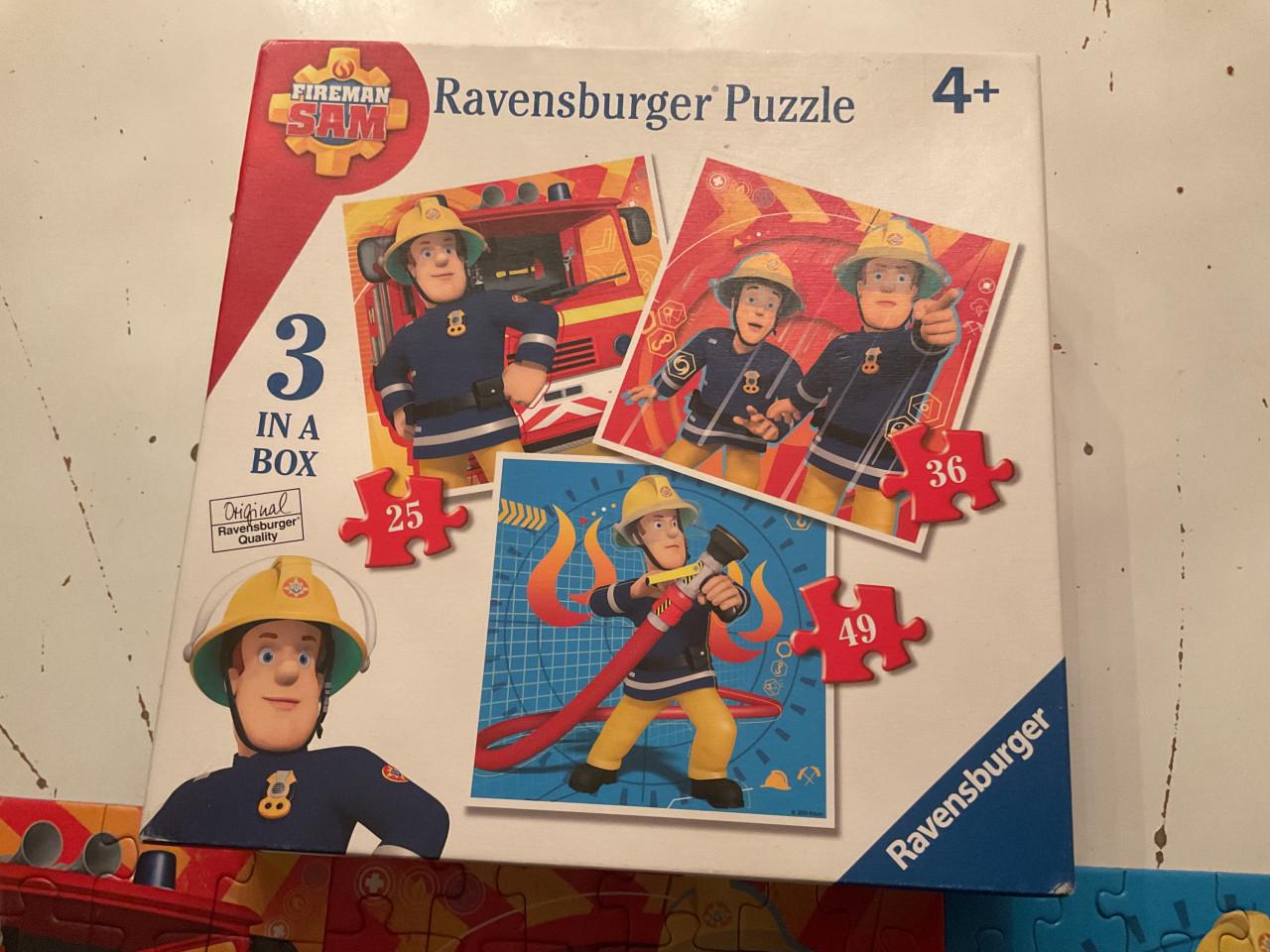 3 puzzels; dinosaurus en brandweerman Sam