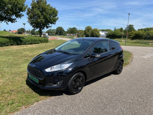 Zeer fraaie Ford Fiesta uit 2015 met 67.000 km Automaat!!