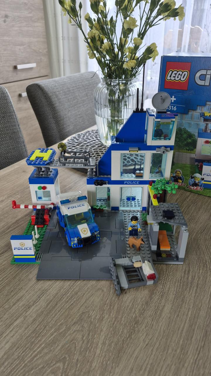 Lego 60316