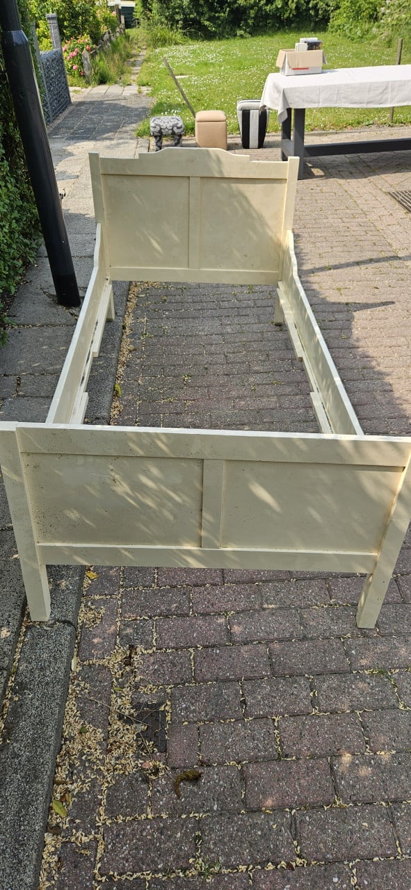 Houten twijfelaar / bed