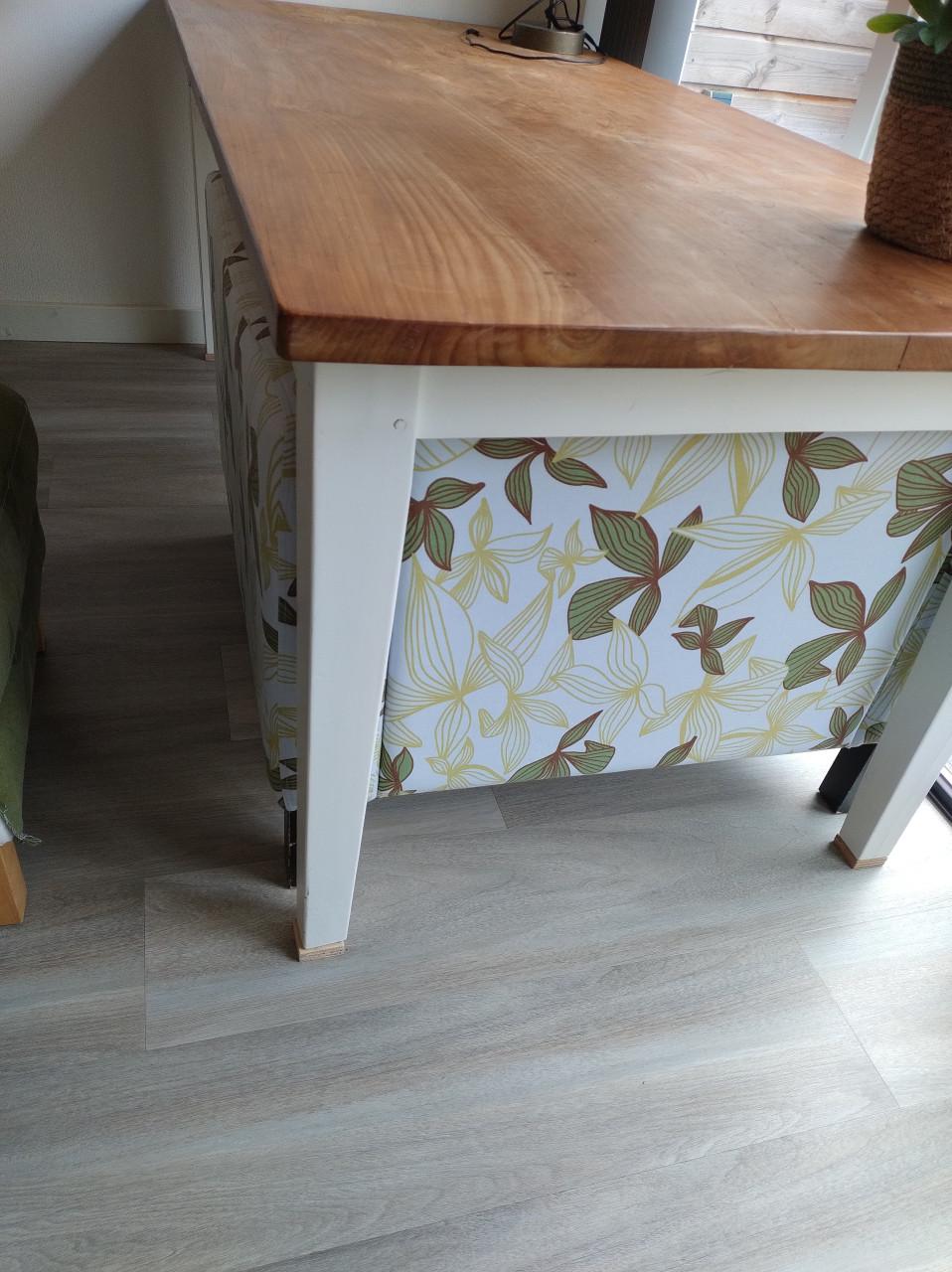 Teakhouten eetkamertafel voorzien van 2 lades