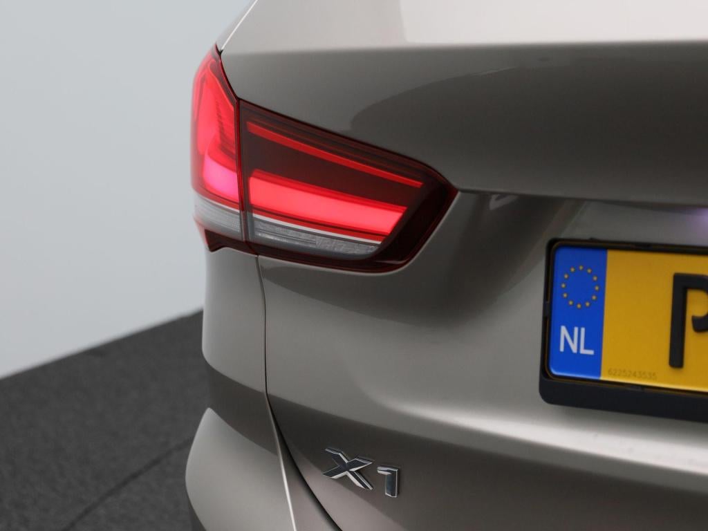 BMW X1 sdrive20i business edition plus | automaat | stoel verwarming | lede